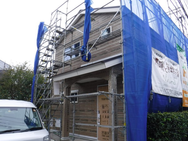 施工中の新築一戸建ての外観