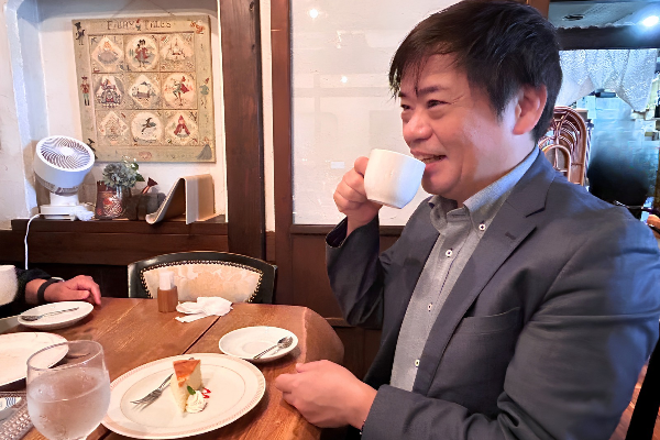 ランチ会で笑顔を見せる沼田社長